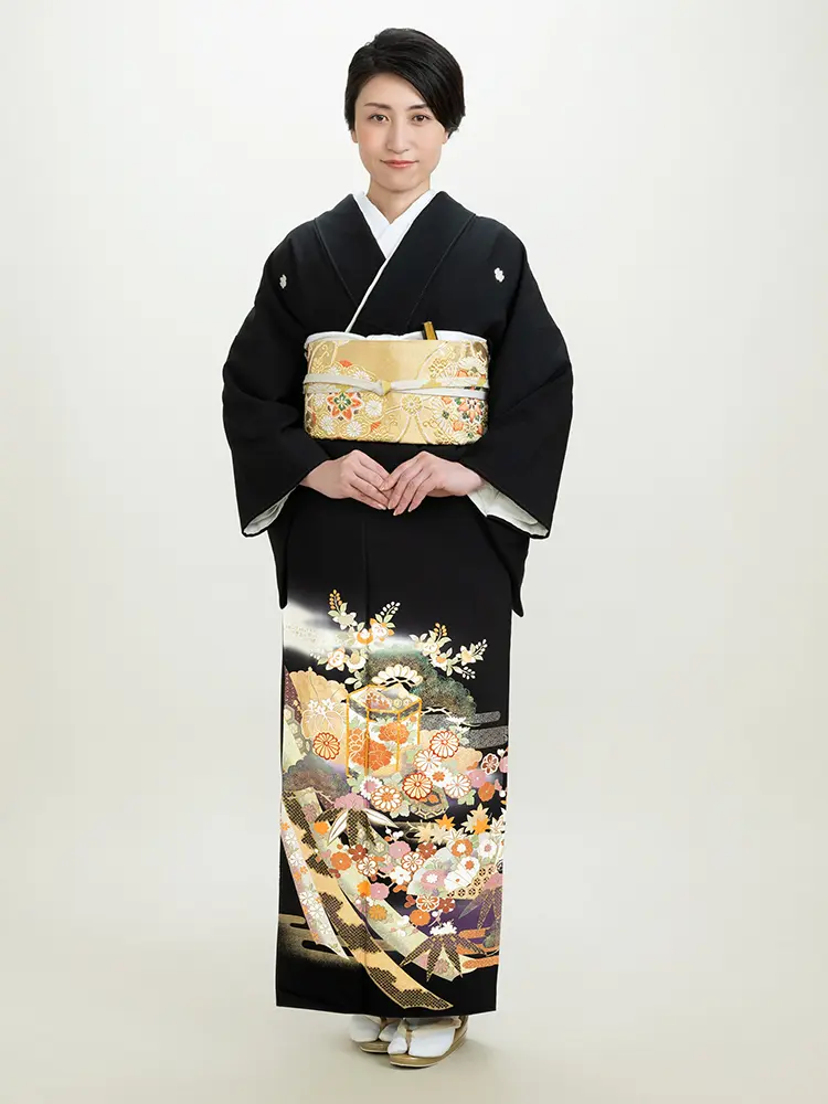 黒留袖／御所車と花々文様（AM1015）｜都民共済 モーニング・留袖